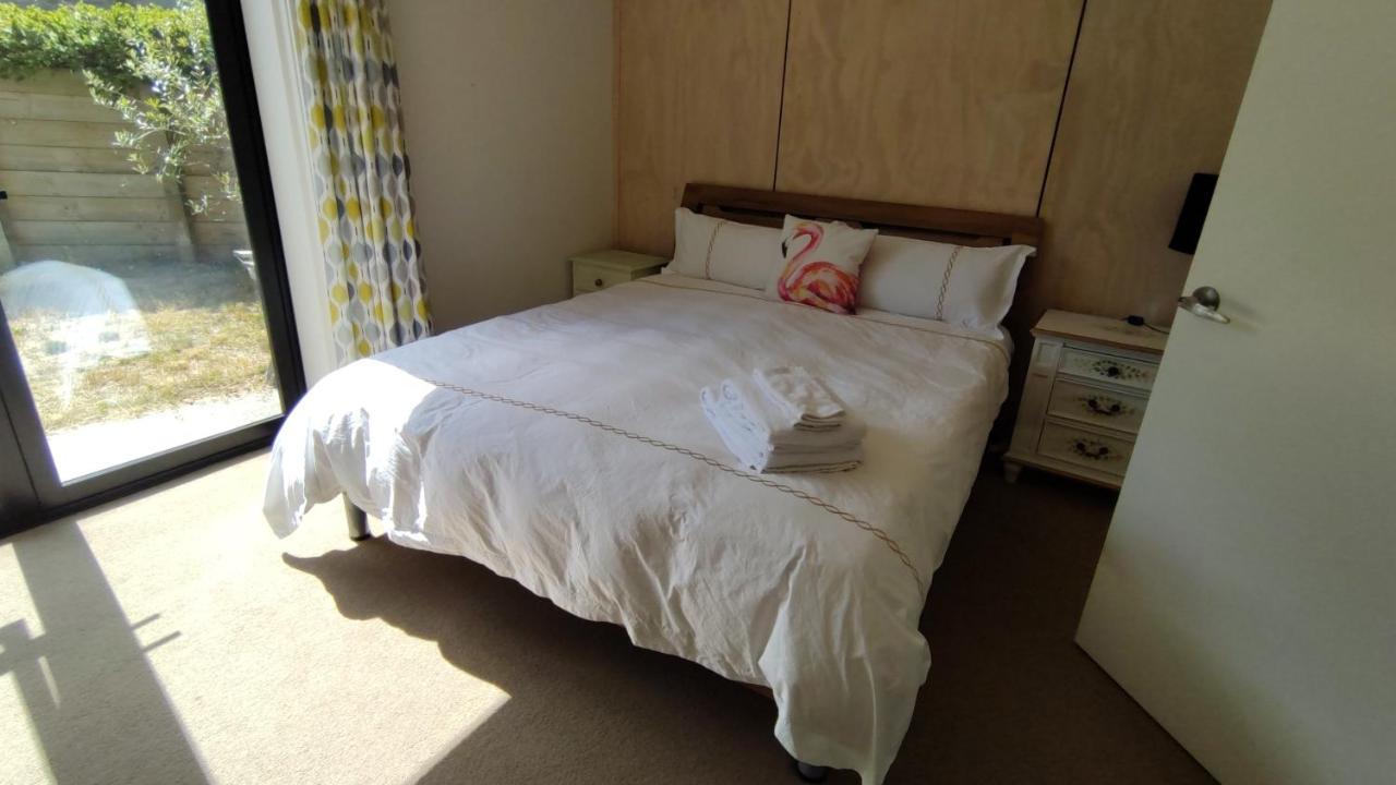 Pencarrow Lakeside Apartment Queenstown Bagian luar foto